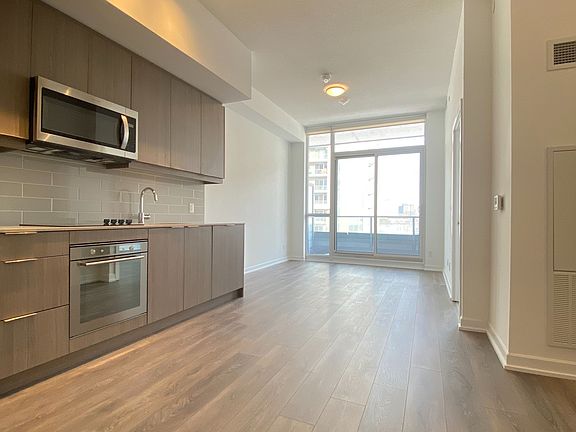 2nd image of 36 Manor Rd E #302