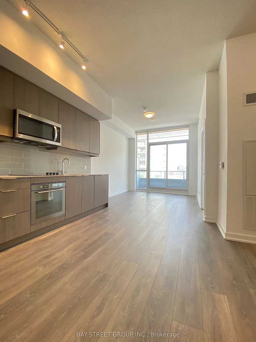 Building Photo - 36 Manor Rd E #302