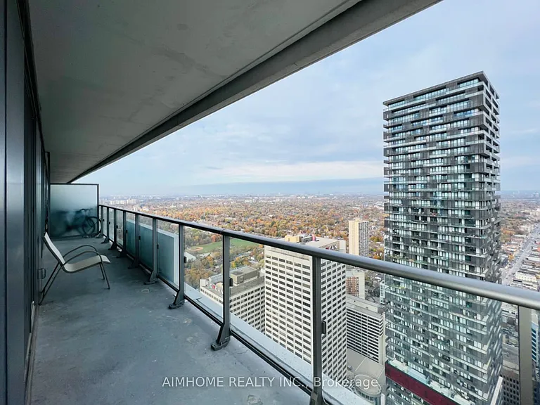 2221 Yonge St #5202 — Photo 4