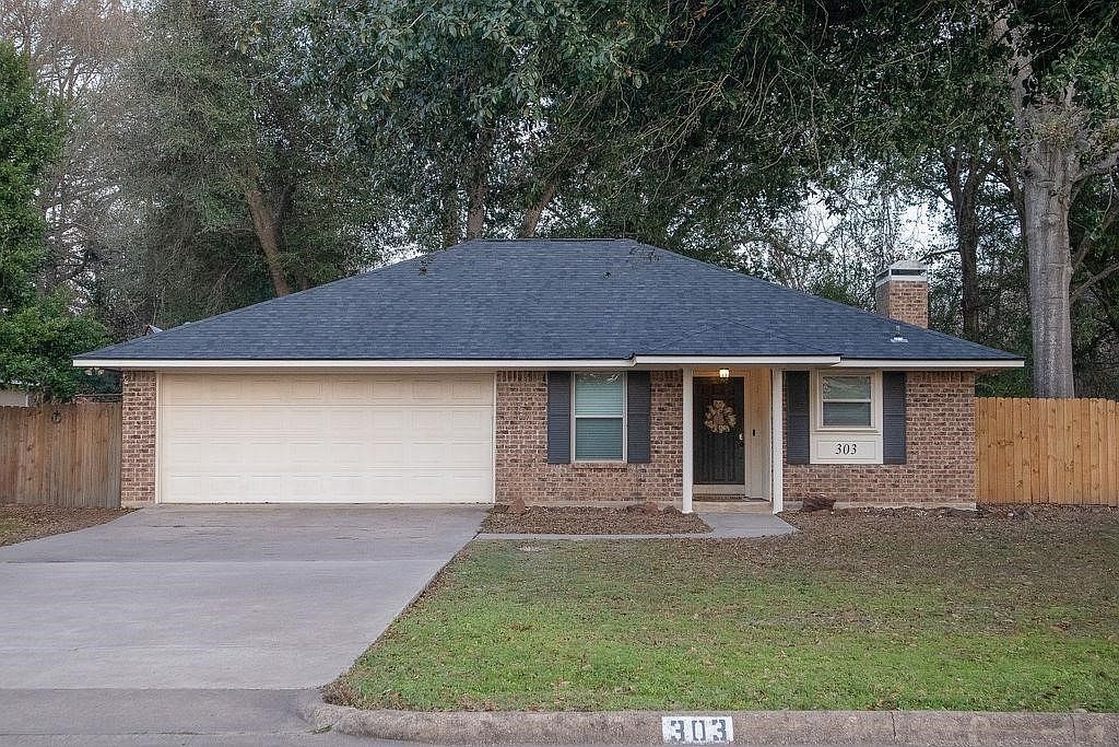303 S Wofford St, Athens, TX 75751 | Zillow