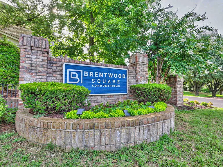 Brentwood Square Condominiums — Photo 32
