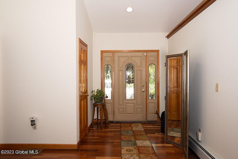 5th image of 427 W Lawrence Street