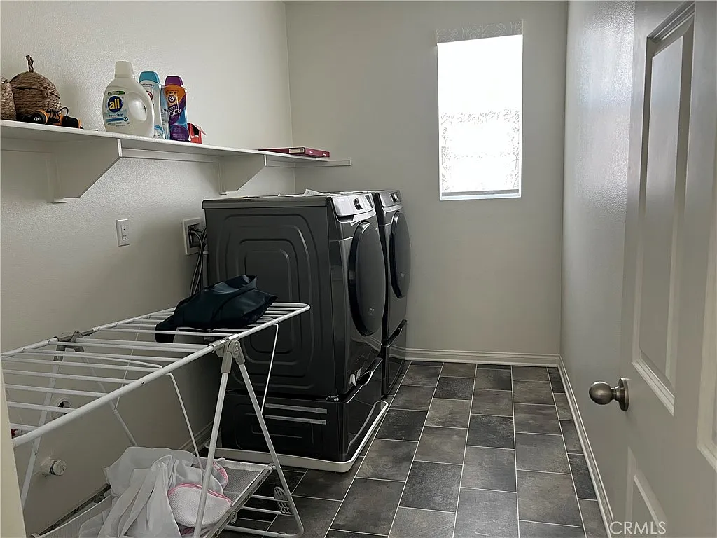 4 bed, 2.5 bath, 2900 sqft, $4,500 — Photo 3
