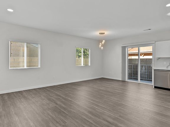 2nd image of 558 Palm Dr