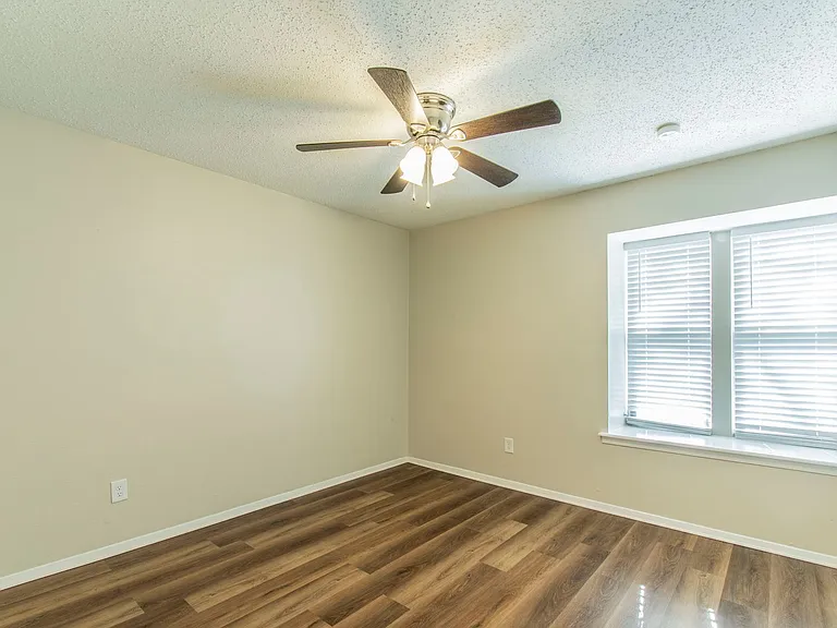 213 Melinda Dr — Photo 7
