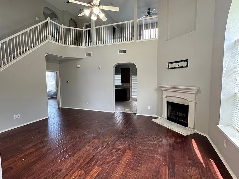 6504 Tierra Dr — Photo 2