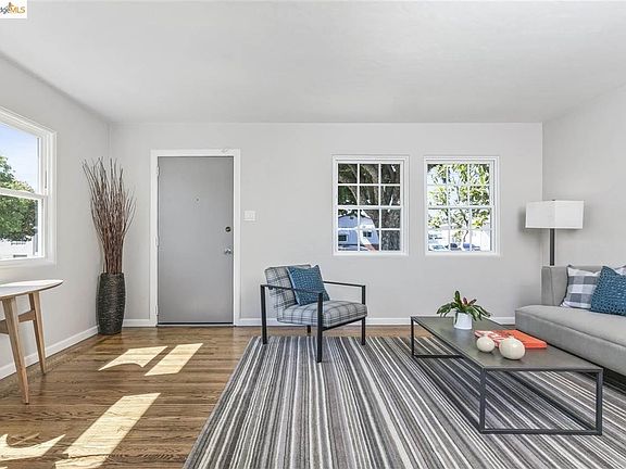 5th image of 2822 Lowell Ave