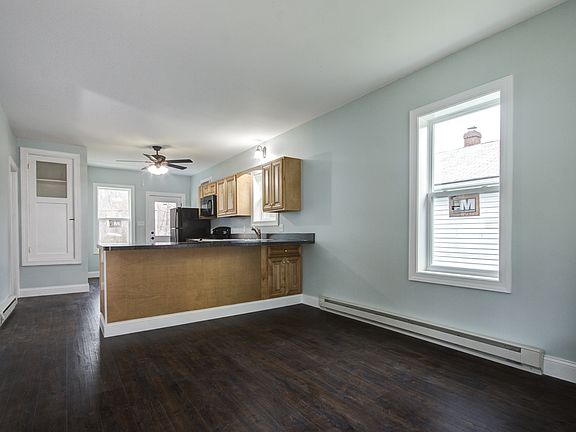 5th image of 1014 Charles St