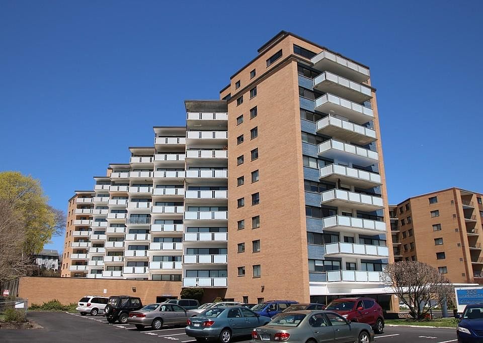 1st image of 300 Lynn Shore Dr APT 312