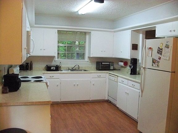 3rd image of 1521 Shelton Dr