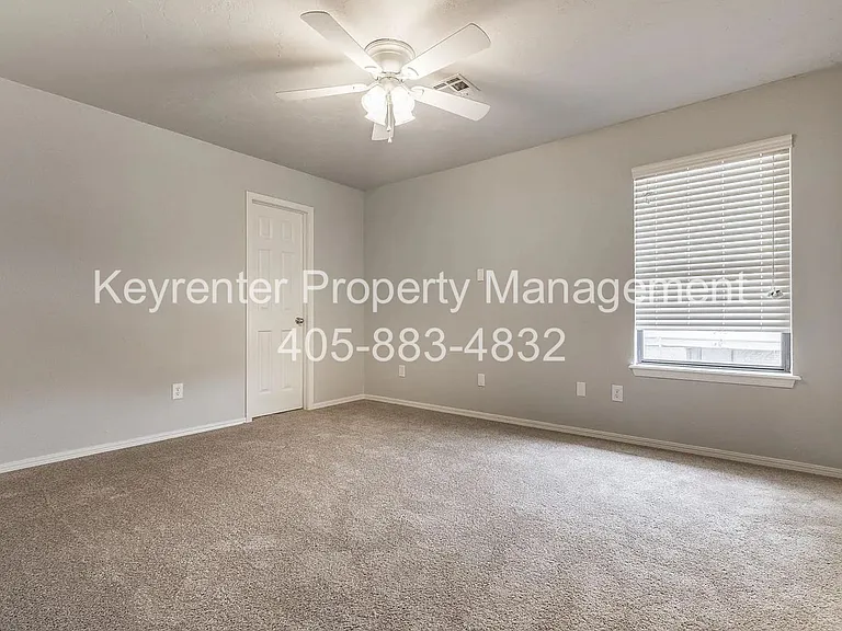 9016-9020 N Rockwell Dr — Photo 15