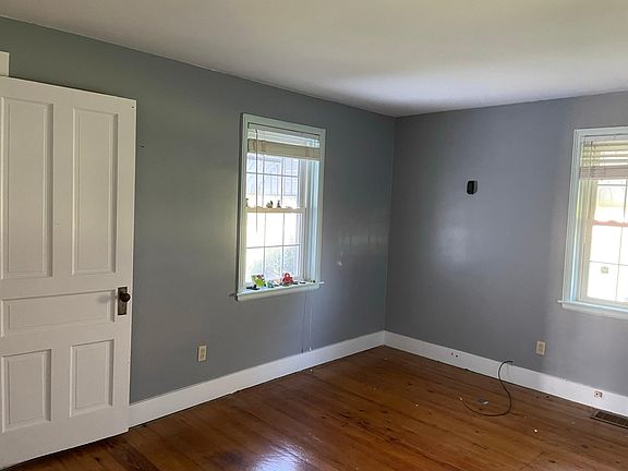 3rd image of 5795 E Walnut Grv