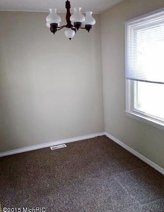2nd image of 346 Farnham St SE