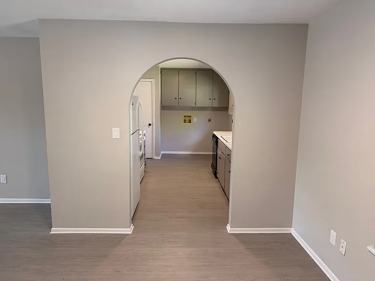 795 Albert St — Photo 8