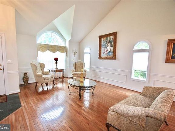 4th image of 44 Barrington Pl