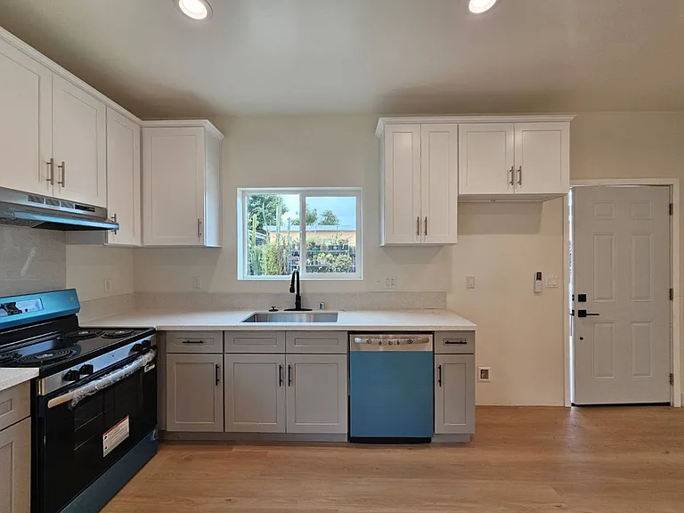 1008 S Bonnie Beach Pl #B — Photo 10