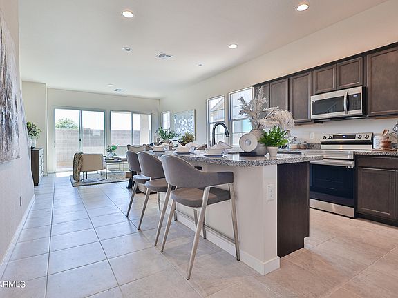 5th image of 1223 E SPRUCE Drive