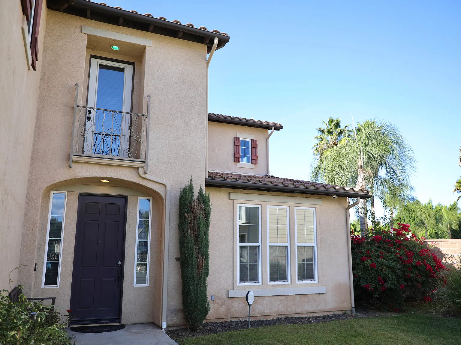 5 bed, 4.5 bath, 4158 sqft, $4,300 — Photo 2