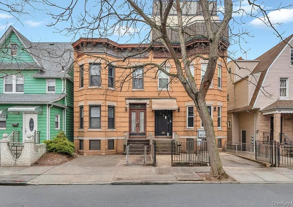 1st image of 634 E 3rd Street