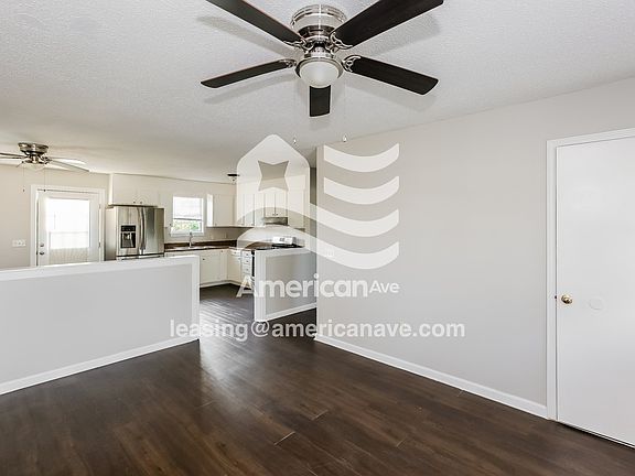 25555_005_wm_-_living_room_12985347.jpg