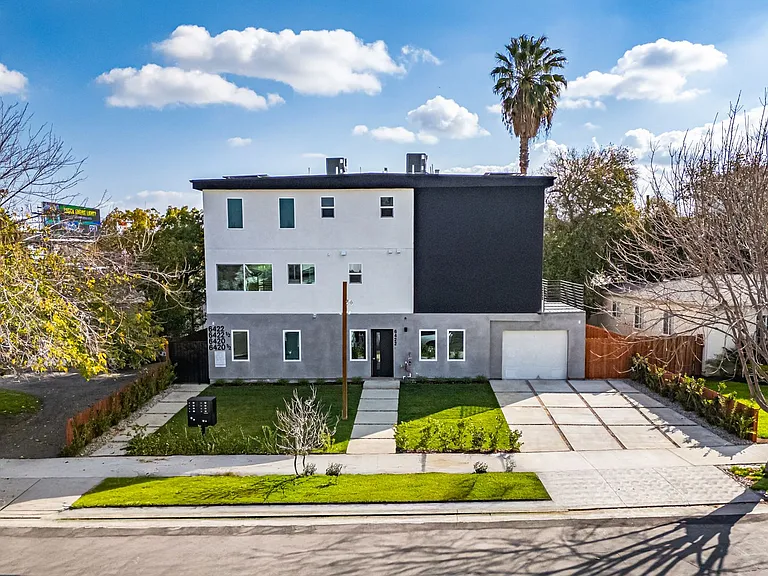 Luxury 3 & 4 Bed Townhomes a Short Walk to Topanga Village! — Photo 6