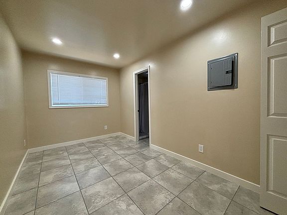 5th image of 751 Sanborn Pl Unit 1