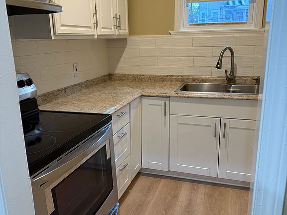 4th image of 30 Pekin St Floor 1