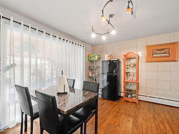 5th image of 8839 Robin Dr APT E