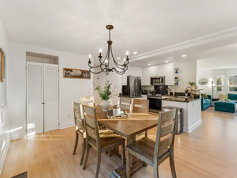 2570 Lillie Ave — Photo 20