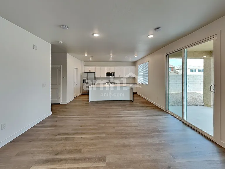 12638 W Flynn Ln — Photo 6