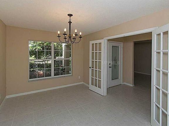 4th image of 11157 Oakshore Ln