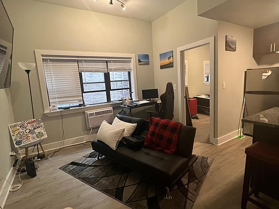 3rd image of 1439 N Dearborn St #3B