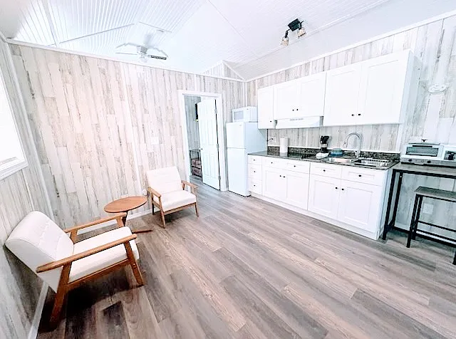 Tiny Apartment Rentals — Photo 74