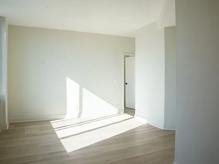 1964 1st Ave #9U — Photo 1
