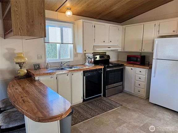 4th image of 1608 N Western Avenue #15