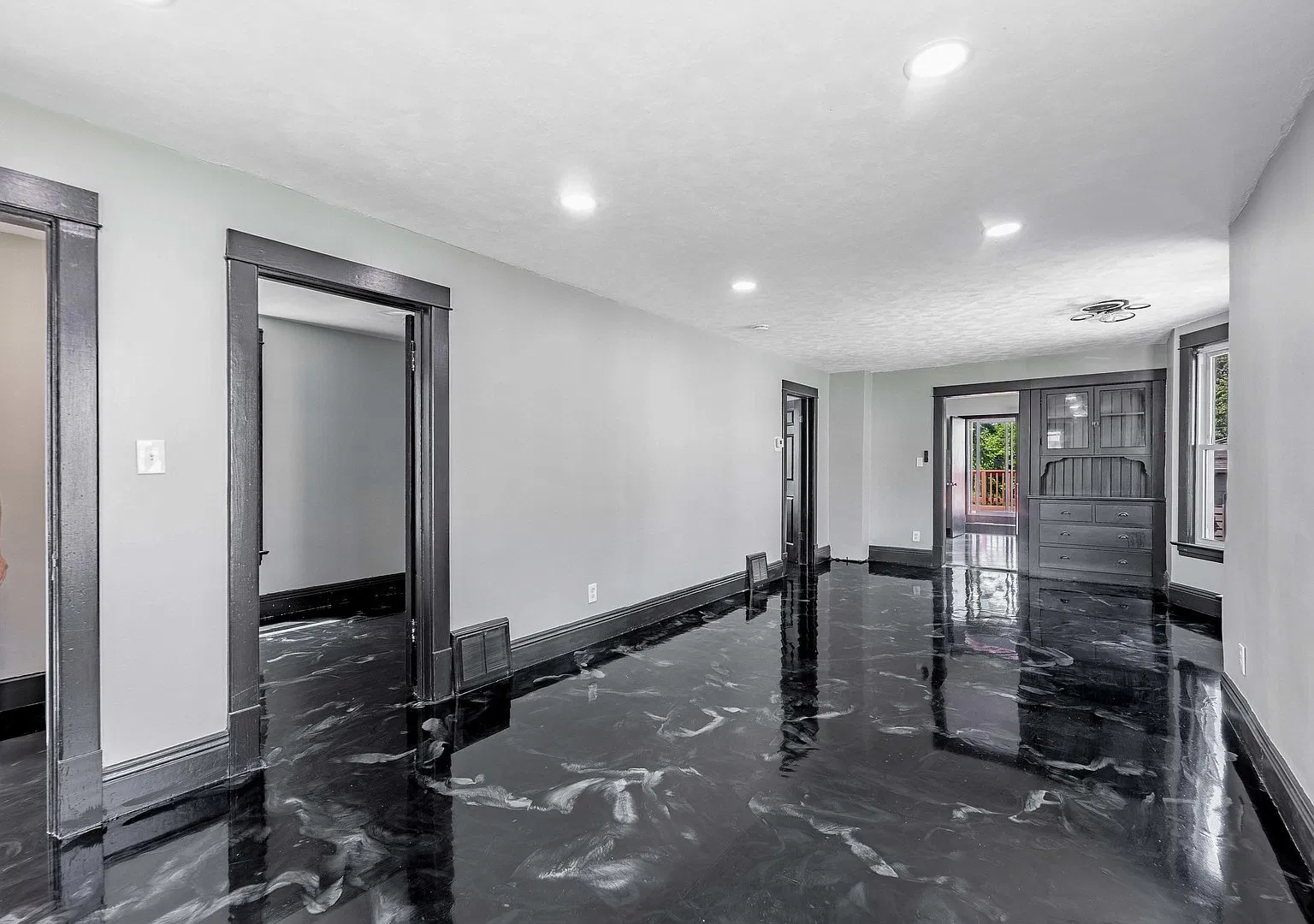 5 bed, 1426 sqft, $2,400 — Photo 4