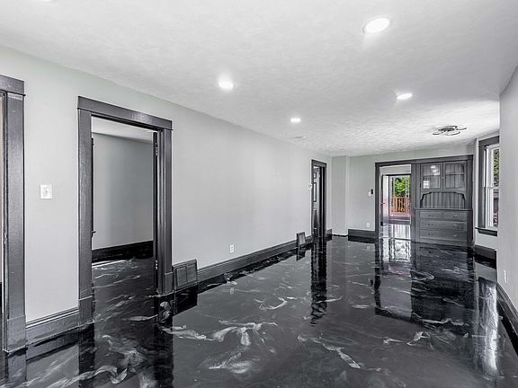 4th image of 75 W 23rd St