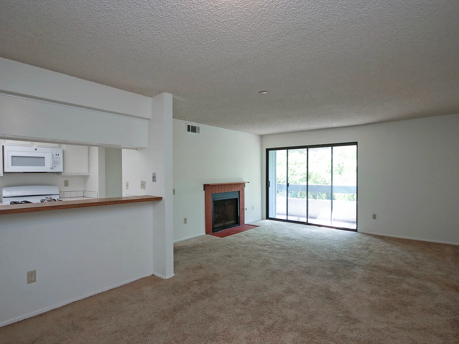 1 bed, 728 sqft, $2,495 — Photo 3