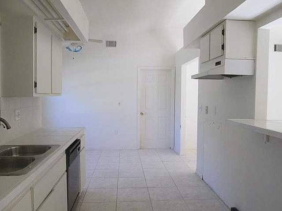 4th image of 1416 Lake Ave