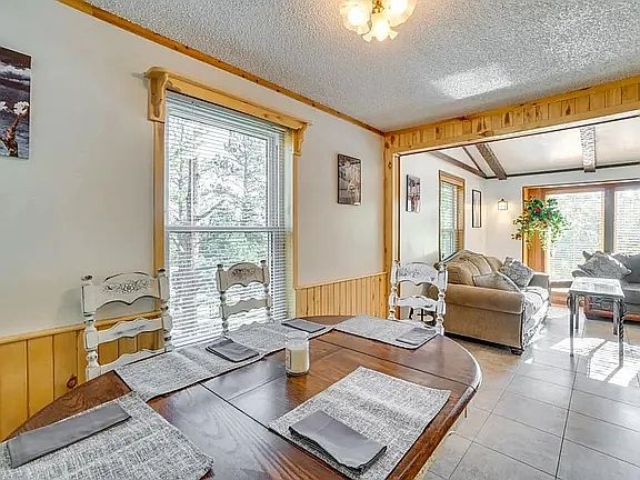 3rd image of 654 Circle St