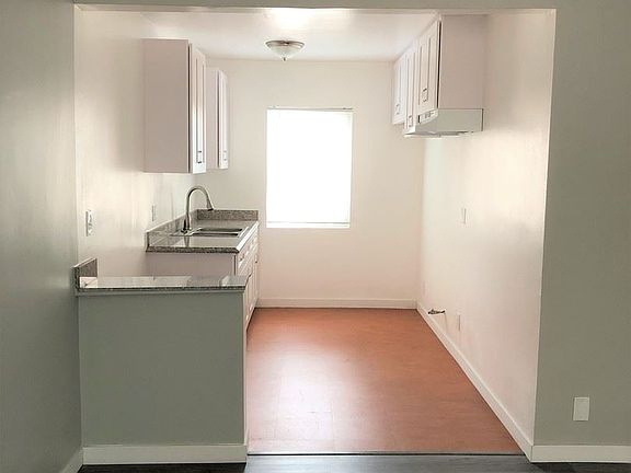 2nd image of 626 Kew St APT 1
