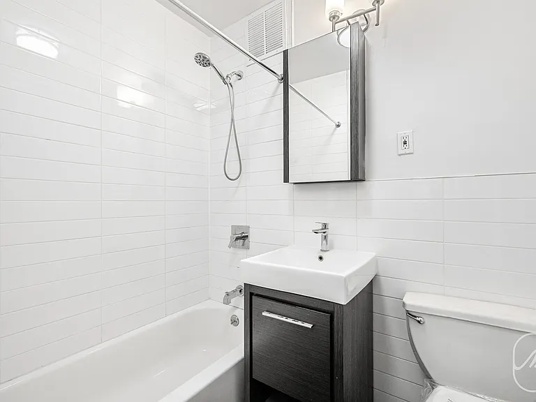 313 W 29th St #E — Photo 10