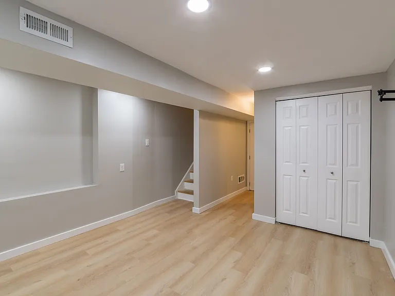 2208 Montrose St — Photo 13