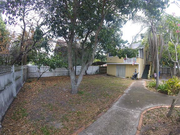 duplex on rear of 310 lot