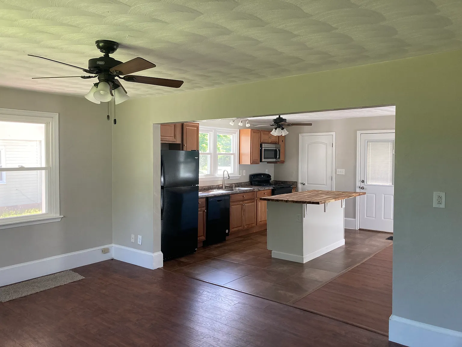 864 Wilroy Rd — Photo 2