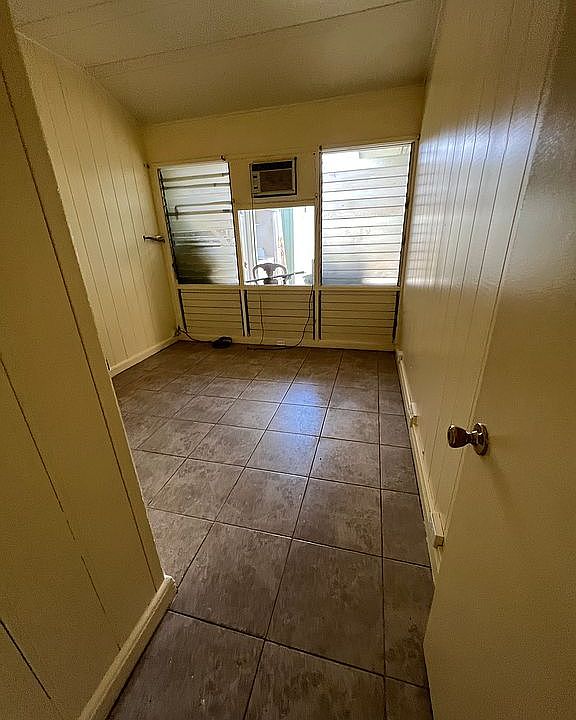 2nd image of 5704 Kalanianaole Hwy