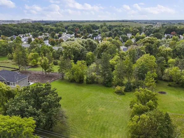 4137 East OAKWOOD ROAD, Oak Creek, WI 53154