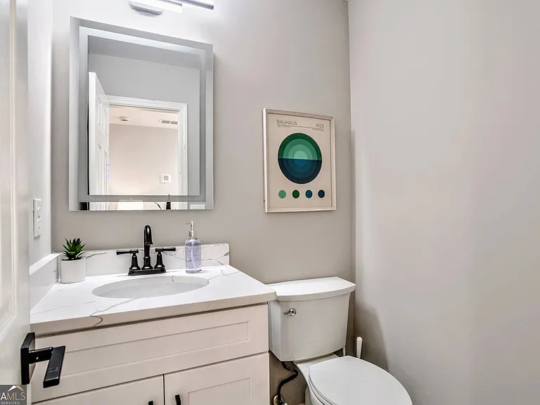 8008 Clearview Cir — Photo 14