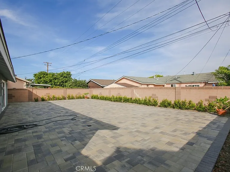 15952 Standish Ln — Photo 20
