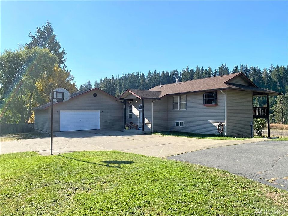 This home sits on an oversized lot in a fairly secluded location, yet within the city limits of Roslyn.